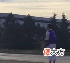 搞笑gif：整个动作一气呵成，应该是个惯犯！