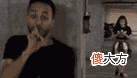 搞笑gif：整个动作一气呵成，应该是个惯犯！